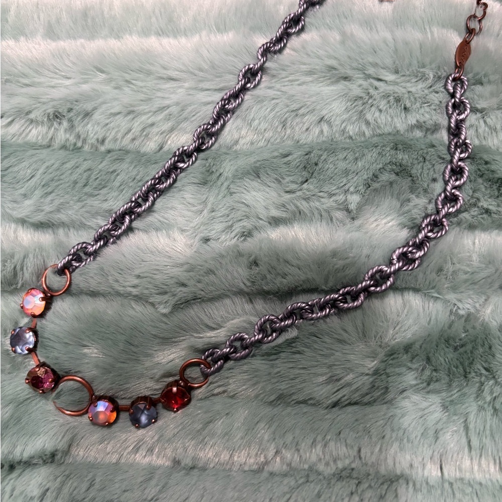 Sabika S18 fun sized necklace